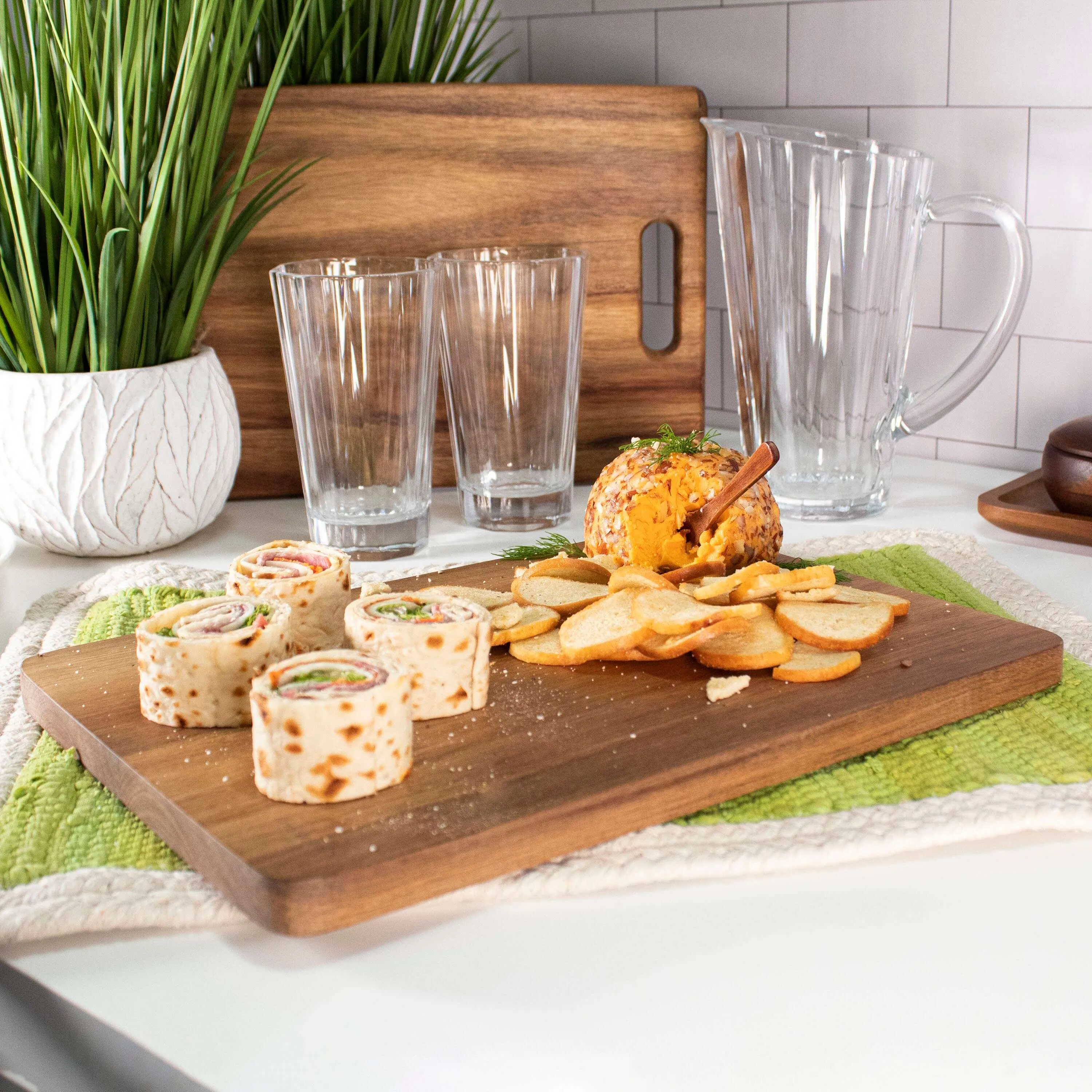 BergHOFF Acacia Wood 2Pc Divided Tray and Cutting Board Set