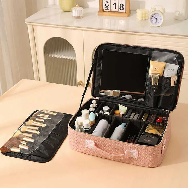 Large Capacity PU Leather Makeup Storage Bag Essential Travel Makeup Bag حقيبة مكياج للتخزين بسعة كبيرة من جلد البولي يوريثيرين الأساسي في تصنيف السفر
