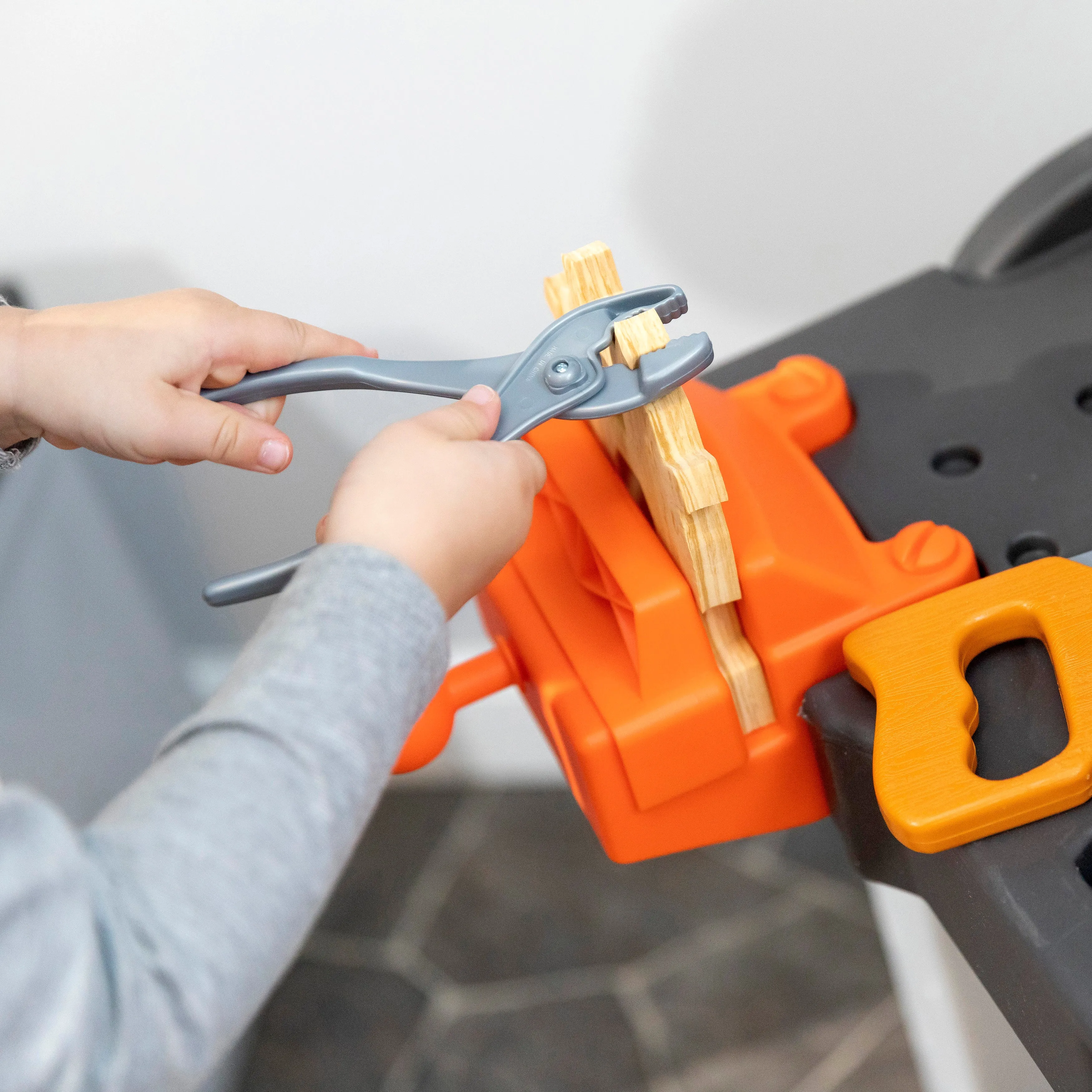 Step2 Pro Play Workshop & Utility Bench